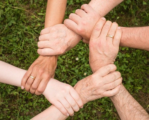 Organiser une journée Team Building : guide et conseils