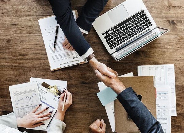 Les aides publiques en faveur des entreprises en France : zoom sur la formation réseaux sociaux spécial entreprise