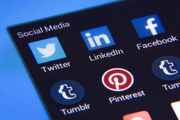 Peut-on créer une page Facebook d'entreprise sans avoir de compte Facebook ?